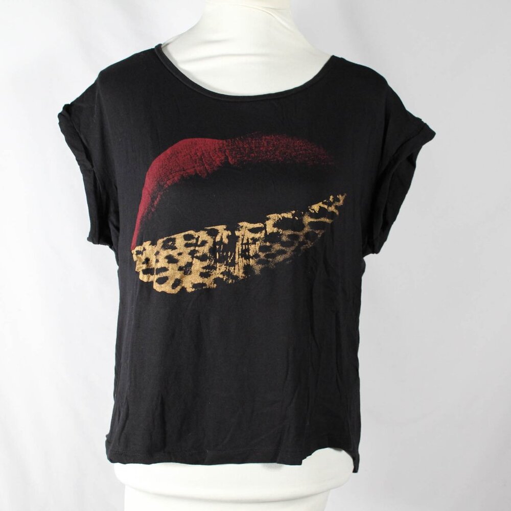 2010s Black Crop Top Kiss Graphic Red Burgundy Lips Leopard Medium Edgy